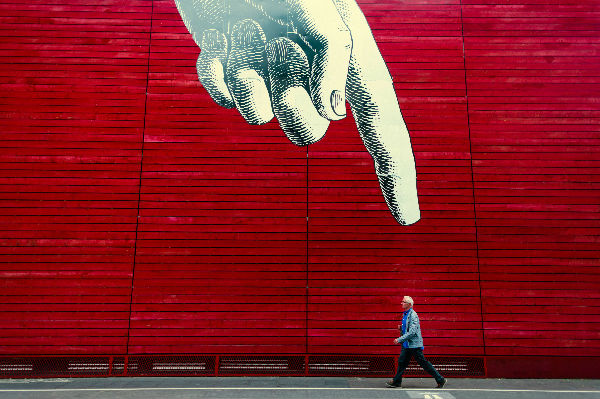 Finger pointing 600 x 400 Home
